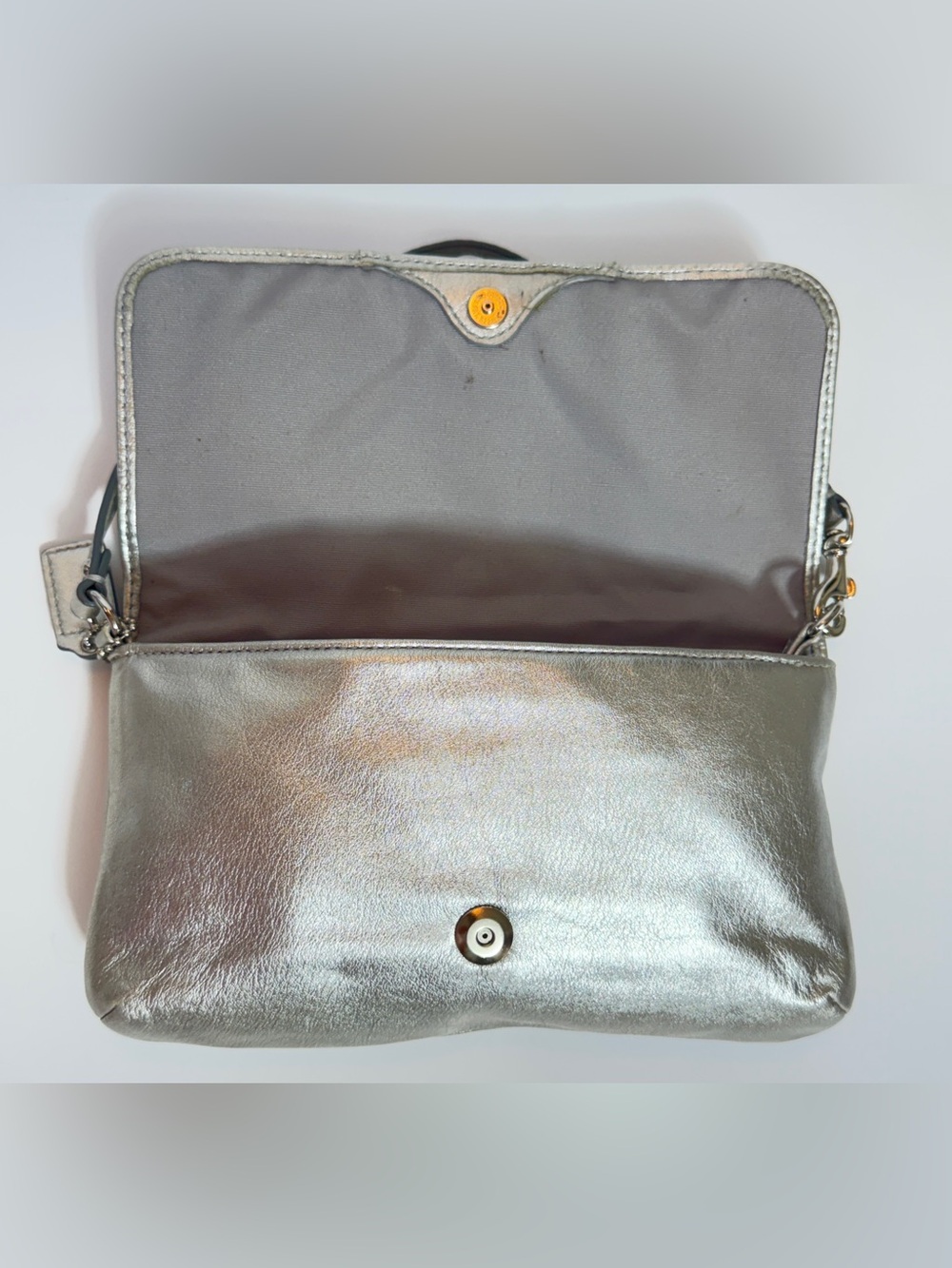 Vintage Coach Silver Metallic Leather Wristlet Clutch - Picture 9 of 11
